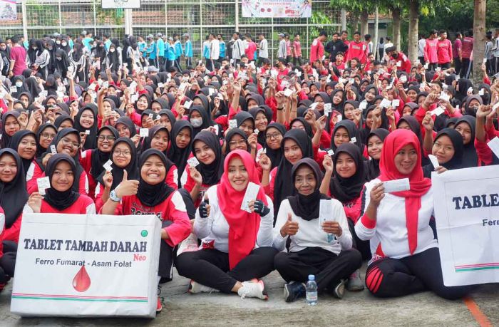 Bupati Mojokerto Ajak Siswi Konsumsi Tablet Penambah Darah Bupati Mojokerto Ajak Siswi Konsumsi Tablet Penambah Darah