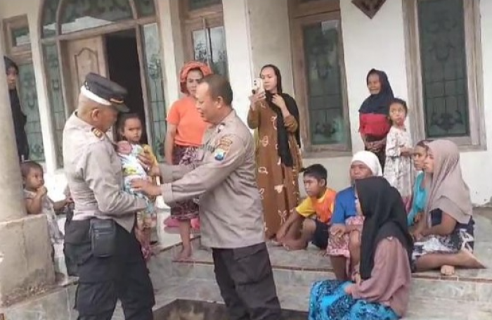 Warga Banyuates Sampang Digegerkan Penemuan Bayi Perempuan di Area Sawah Warga Banyuates Sampang Digegerkan Penemuan Bayi Perempuan di Area Sawah