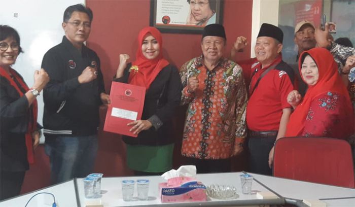 Resmi Daftar di PDIP, Ning Lia Ingatkan Fenomena Aliansi Mega Bintang