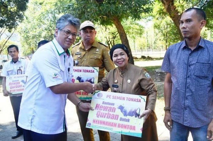 Semen Indonesia Group Salurkan 167 Hewan Kurban Semen Indonesia Group Salurkan 167 Hewan Kurban