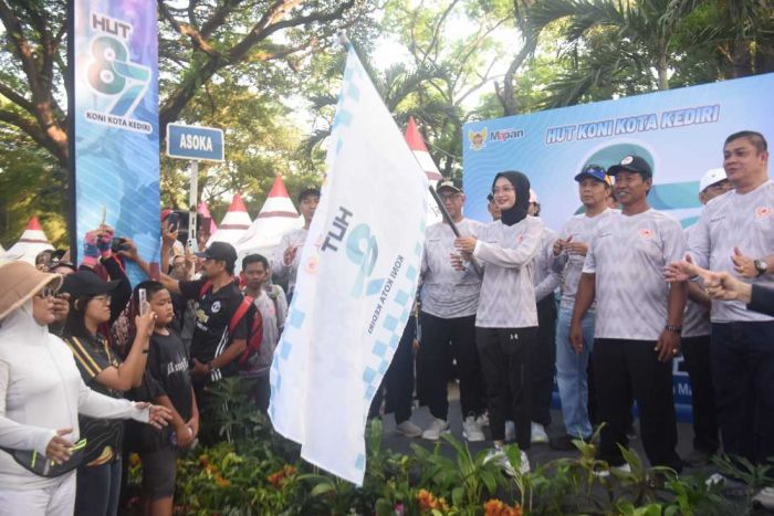 Wali Kota Kediri Berangkatkan Peserta Jalan Sehat HUT KONI ke-78