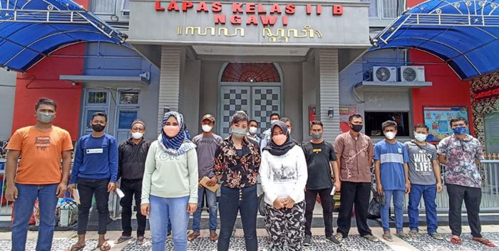 Cegah Penyebaran Covid-19, Belasan Napi Lapas Ngawi Jalani Asimilasi dan Integrasi Cegah Penyebaran Covid-19, Belasan Napi Lapas Ngawi Jalani Asimilasi dan Integrasi