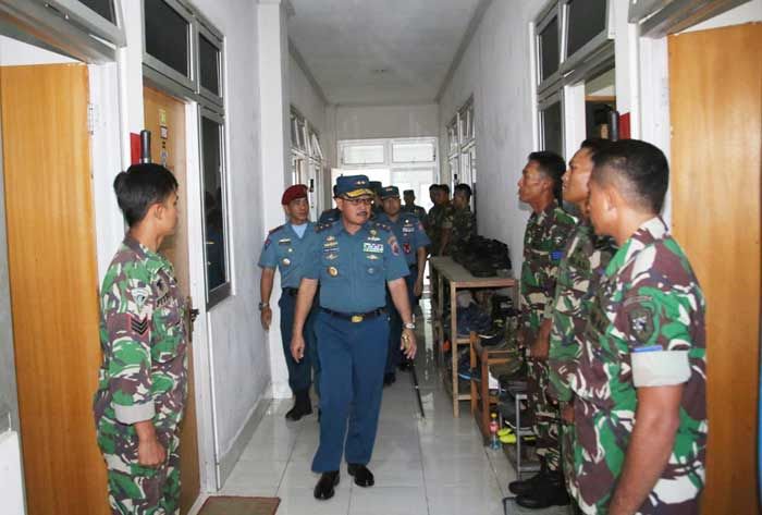 Pangkoarmada II Tinjau Markas Satkopaska Pangkoarmada II Tinjau Markas Satkopaska