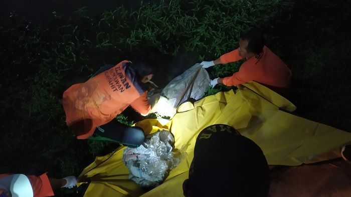 Warga Jombang Temukan Potongan Tubuh Manusia Tanpa Kepala, Membusuk dalam Karung Warga Jombang Temukan Potongan Tubuh Manusia Tanpa Kepala, Membusuk dalam Karung