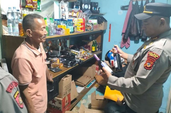 KRYD, Polsek Batujajar Cimahi Amankan Puluhan Botol Miras Ilegal