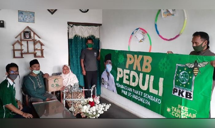 Peduli Warga Terdampak Covid-19, DPC PKB Kota Batu Salurkan 750 Paket Sembako Peduli Warga Terdampak Covid-19, DPC PKB Kota Batu Salurkan 750 Paket Sembako