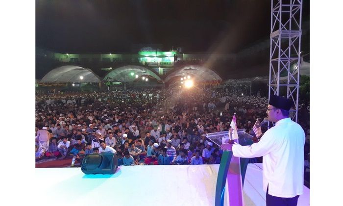 Gus Ipul Ngaji Bareng Ribuan Jamaah di Pesantren Batabata Pamekasan Gus Ipul Ngaji Bareng Ribuan Jamaah di Pesantren Batabata Pamekasan