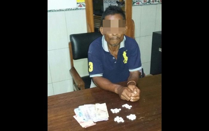 Edarkan Pil Koplo, Kakek di Tuban Diringkus Polisi Edarkan Pil Koplo, Kakek di Tuban Diringkus Polisi