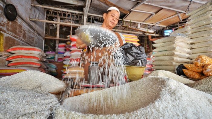 Pedagang Lega, Stok dan Harga Beras Jelang Nataru di Mojokerto Terkendali Pedagang Lega, Stok dan Harga Beras Jelang Nataru di Mojokerto Terkendali