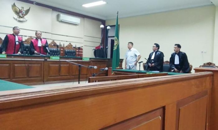 Kuasa Hukum Sekda Gresik (Nonaktif) Minta Kliennya Dibebaskan, Anggap Dakwaan JPU Mengada-ada Kuasa Hukum Sekda Gresik (Nonaktif) Minta Kliennya Dibebaskan, Anggap Dakwaan JPU Mengada-ada