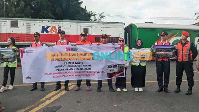 Peringati HUT ke-80 RI, KAI Daop 7 Madiun Sosialisasikan Keselamatan Perlintasan Sebidang