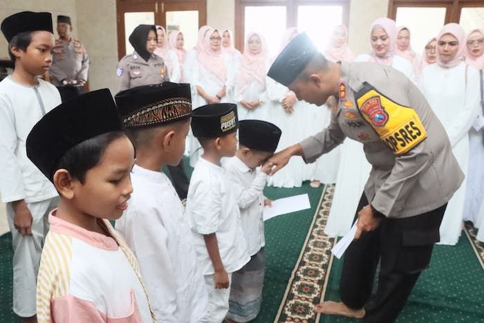 Nuzulul Quran, Kapolres Kediri Kota Bersama Bhayangkari Gelar Santunan Anak Yatim