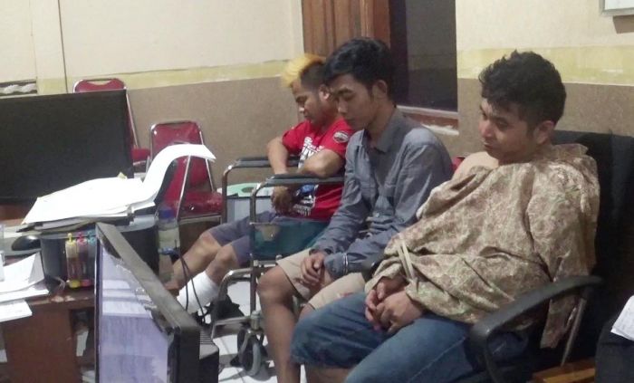 Polres Ngawi Bekuk Tiga Pelaku Curat Spesialis Ruas Jalan Tol Polres Ngawi Bekuk Tiga Pelaku Curat Spesialis Ruas Jalan Tol