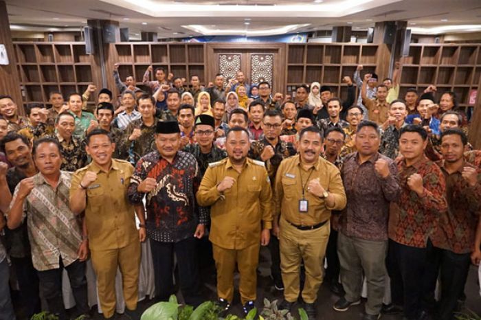 Bupati dan Wabup Gresik Tingkatkan Kapasitas SID Kades se-Kecamatan Dukun Bupati dan Wabup Gresik Tingkatkan Kapasitas SID Kades se-Kecamatan Dukun