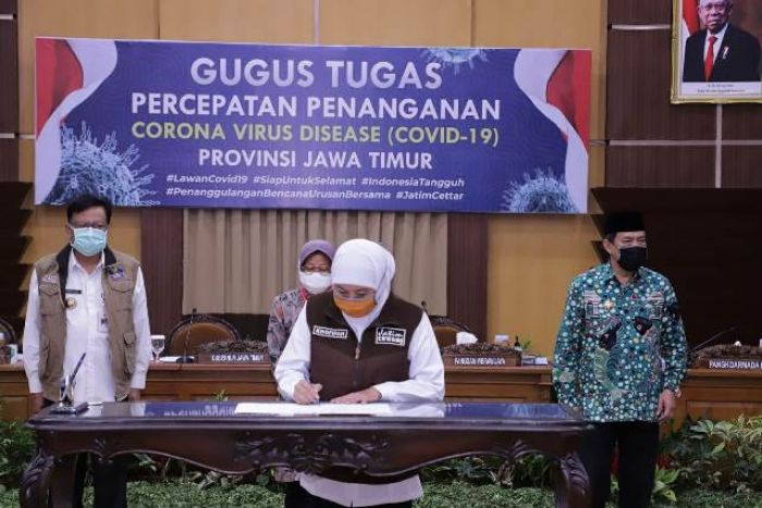 Gubernur Bercitarasa Seni, Khofifah: Lagu Heal The World Spirit Tanggulangi Covid-19 di Jatim Gubernur Bercitarasa Seni, Khofifah: Lagu Heal The World Spirit Tanggulangi Covid-19 di Jatim