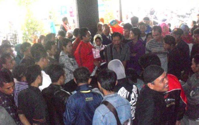 Deadline Semakin Mepet, Antrean Perekaman e-KTP di Dindukcapil Banyumas makin Ramai