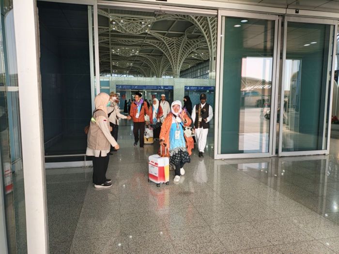 Kadaker Bandara Minta Petugas Maksimalkan Layanan Kedatangan, Jemaah Diimbau Banyak Minum Air