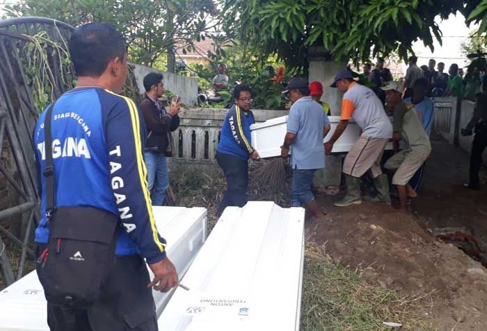 Tiga Jenazah Terduga Teror Bom Sidoarjo Dimakamkan