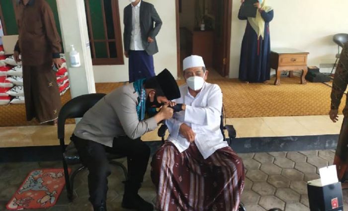 Kapolda Jatim Silaturahim ke KH Zainuddin Djazuli Kediri Kapolda Jatim Silaturahim ke KH Zainuddin Djazuli Kediri