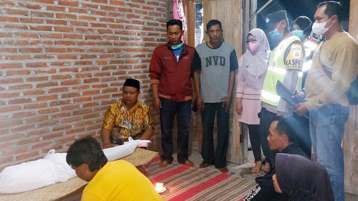 Ditinggal Nonton TV, Balita di Kediri Tewas Tenggelam di Lubang Limbah Belakang Rumah Ditinggal Nonton TV, Balita di Kediri Tewas Tenggelam di Lubang Limbah Belakang Rumah