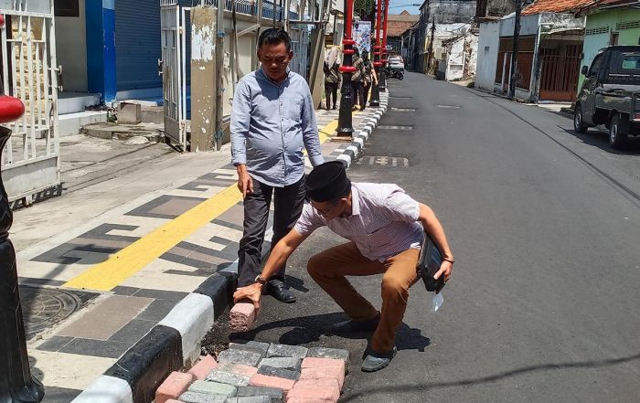 41 Lampu dan Tutup Saluran Air Proyek Penataan 7 Kawasan Kota Gresik Hilang, Diduga Dicuri 41 Lampu dan Tutup Saluran Air Proyek Penataan 7 Kawasan Kota Gresik Hilang, Diduga Dicuri
