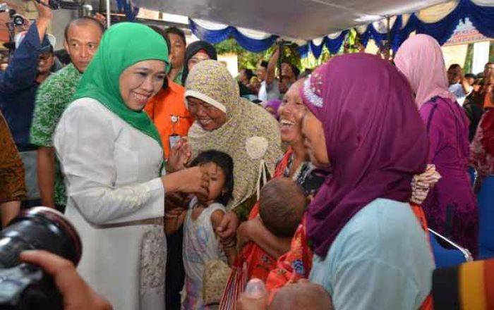Pantau Penyaluran PKH di Lamongan, Mensos Yakin PKH Bisa Berantas Kemiskinan Pantau Penyaluran PKH di Lamongan, Mensos Yakin PKH Bisa Berantas Kemiskinan