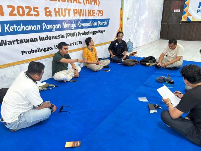 Gelar Rapat Klarifikasi, PWI Probolinggo Tegaskan Tak Ada Pelanggaran Saat Penyegelan Toko Miras Gelar Rapat Klarifikasi, PWI Probolinggo Tegaskan Tak Ada Pelanggaran Saat Penyegelan Toko Miras
