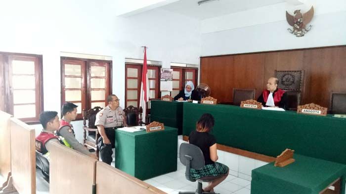 Razia Jelang Natal dan Tahun Baru, Polres Pasuruan Jaring PSK dan Penjual Miras Razia Jelang Natal dan Tahun Baru, Polres Pasuruan Jaring PSK dan Penjual Miras