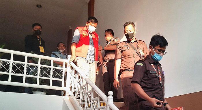 Kejari Nganjuk Tetapkan Mantan Kades Kemaduh Sebagai Tersangka Kasus Dugaan Korupsi Kejari Nganjuk Tetapkan Mantan Kades Kemaduh Sebagai Tersangka Kasus Dugaan Korupsi