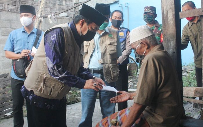 Sisir Warga Tidak Mampu, Wabup Sidoarjo Berikan Sembako dan Uang Tunai