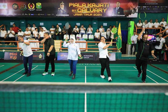 Pj Gubernur Jatim Sebut Piala Kajati Jadi Ajang Tumbuhkan Bibit Atlet Bulu Tangkis Pj Gubernur Jatim Sebut Piala Kajati Jadi Ajang Tumbuhkan Bibit Atlet Bulu Tangkis