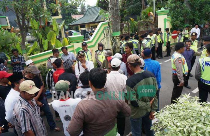 Tuntut Galian C Ditutup, Warga Rejoagung Ngoro Demo Pemkab Jombang