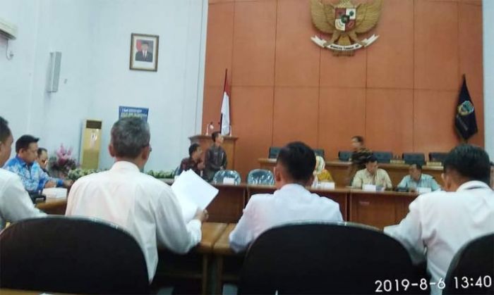 Pengangkatan Kasun di Desa Ngile Pacitan Diduga Tak Sesuai Prosedur, Warga Ngeluruk Gedung Dewan