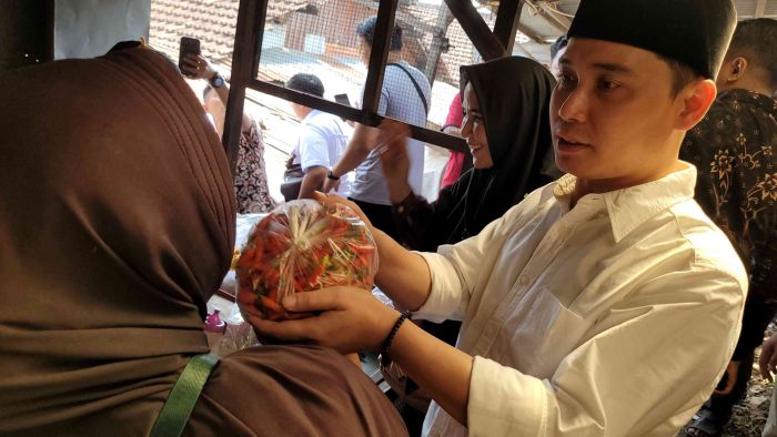 Gus Barra-Rizal Turun ke Pasar, Pedagang Rebutan Cium Tangan Nyai Alif Fadhilah Gus Barra-Rizal Turun ke Pasar, Pedagang Rebutan Cium Tangan Nyai Alif Fadhilah
