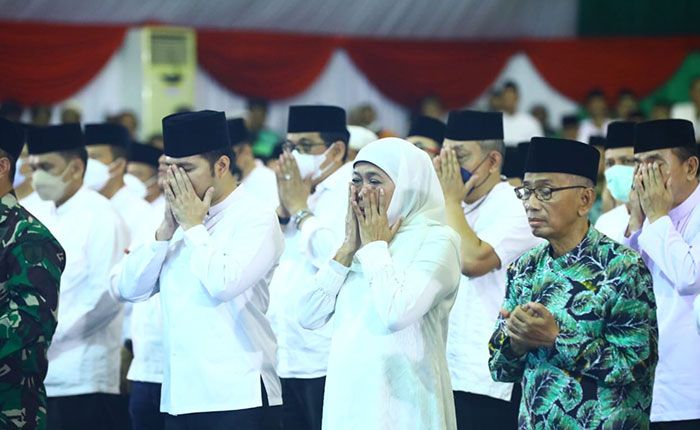 Gubernur Khofifah Berharap Investigasi Tragedi Kanjuruhan Segera Tuntas Gubernur Khofifah Berharap Investigasi Tragedi Kanjuruhan Segera Tuntas