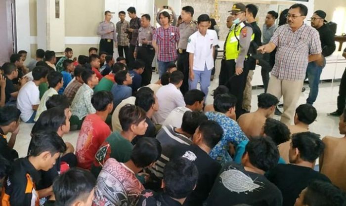 Diduga Mau Ikut Demo ke Surabaya, Ratusan Pelajar di Sidoarjo Diamankan Polisi Diduga Mau Ikut Demo ke Surabaya, Ratusan Pelajar di Sidoarjo Diamankan Polisi