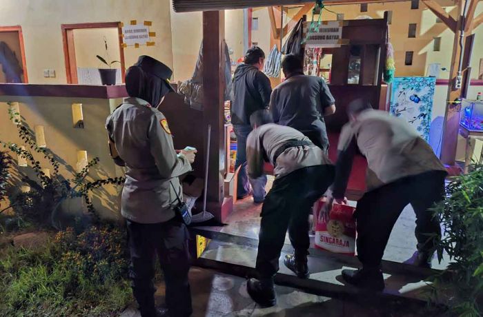 Polisi Sita Belasan Miras saat Gerebek Tempat Karaoke Berkedok Kafe di Jombang Polisi Sita Belasan Miras saat Gerebek Tempat Karaoke Berkedok Kafe di Jombang