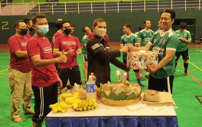 Tanding Futsal, Jurnalis Sidoarjo Beri Kado Kemenangan Humas Polresta Sidoarjo