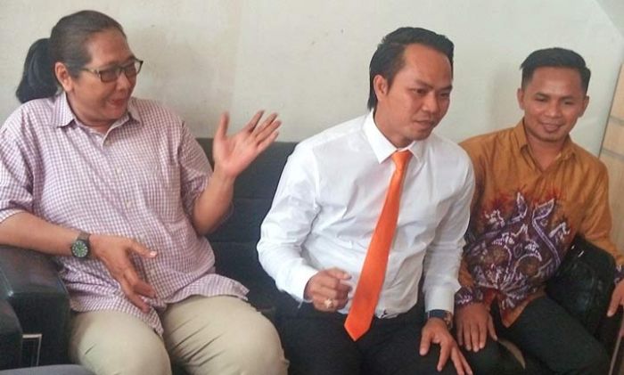 Tri Susanti, Mantan FKPPI Penuhi Panggilan Polda Jatim Soal Asrama Papua Tri Susanti, Mantan FKPPI Penuhi Panggilan Polda Jatim Soal Asrama Papua