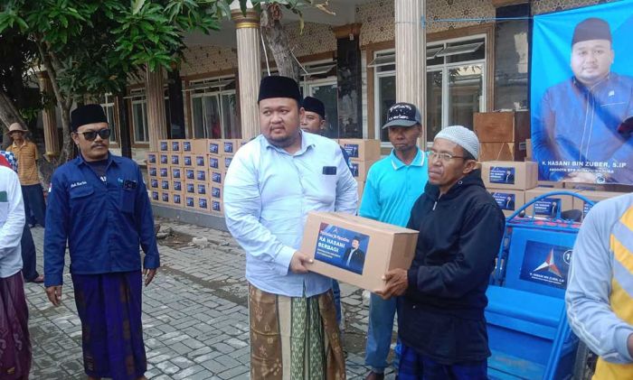Anggota DPR-RI Hasani Bin Zuber Berbagi Sembako pada Tukang Becak di Bangkalan Anggota DPR-RI Hasani Bin Zuber Berbagi Sembako pada Tukang Becak di Bangkalan