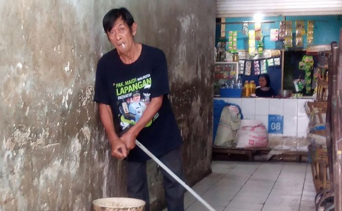 Pelajaran Hidup dari Pujianto, Sang Pembersih Pasar Besar Madiun