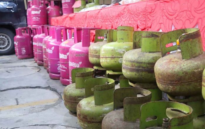 Polisi Bongkar Pengoplos LPG di Sidoarjo Polisi Bongkar Pengoplos LPG di Sidoarjo