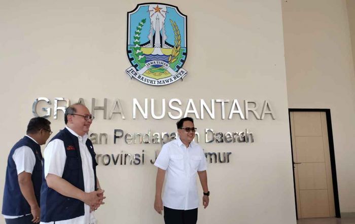 Pesan Menohok Pj Gubernur Jatim saat Tinjau Gedung Baru Samsat Bangkalan Pesan Menohok Pj Gubernur Jatim saat Tinjau Gedung Baru Samsat Bangkalan