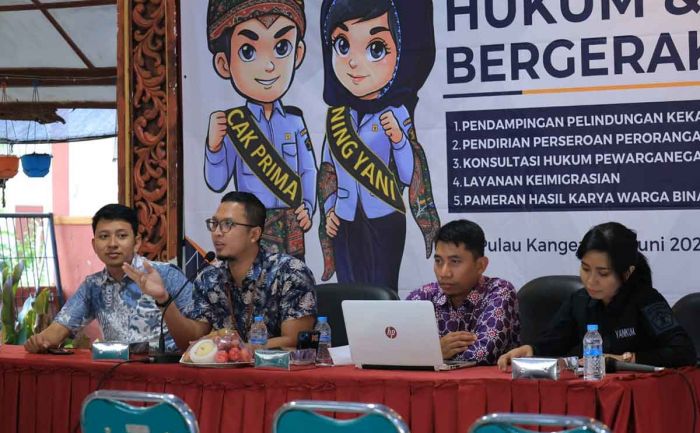Warga Kangean Antusias Ikut Pelayanan Hukum dan HAM Bergerak Kanwil Kemenkumham Jatim Warga Kangean Antusias Ikut Pelayanan Hukum dan HAM Bergerak Kanwil Kemenkumham Jatim