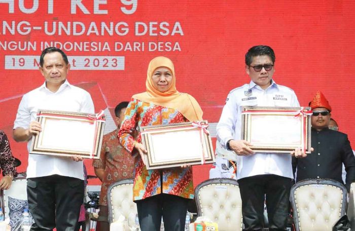 HUT ke-9 UU Desa, Khofifah Dinobatkan Sebagai Gubernur Peduli Kesejahteraan Aparatur Desa HUT ke-9 UU Desa, Khofifah Dinobatkan Sebagai Gubernur Peduli Kesejahteraan Aparatur Desa
