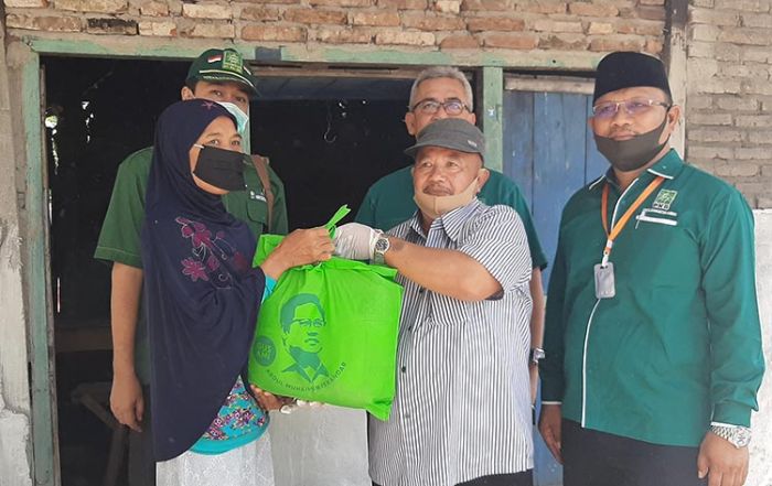 PKB Kabupaten Madiun Salurkan 2.000 Paket Kebutuhan Pokok Bagi Warga Terdampak Covid-19 PKB Kabupaten Madiun Salurkan 2.000 Paket Kebutuhan Pokok Bagi Warga Terdampak Covid-19