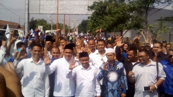 Pasangan Warsito-Moelyadi Resmi Mendaftar ke KPU Kota Mojokerto Pasangan Warsito-Moelyadi Resmi Mendaftar ke KPU Kota Mojokerto