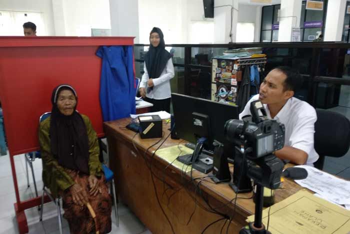 Tetap Buka Saat Cuti Lebaran, Animo Perekaman e-KTP di Dispendukcapil Pacitan Minim Tetap Buka Saat Cuti Lebaran, Animo Perekaman e-KTP di Dispendukcapil Pacitan Minim