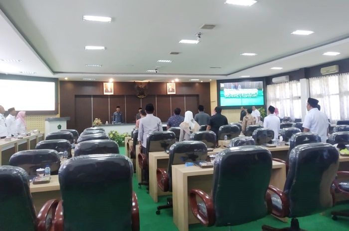 DPRD Pamekasan Gelar Sidang Paripurna Penyampaian Jawaban Bupati atas Pandangan Umum Fraksi-Fraksi DPRD Pamekasan Gelar Sidang Paripurna Penyampaian Jawaban Bupati atas Pandangan Umum Fraksi-Fraksi