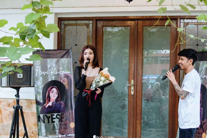 Penyanyi Asal Sidoarjo Novi Kurnia Rilis Lagu ‘Nyesek Atiku’ Penyanyi Asal Sidoarjo Novi Kurnia Rilis Lagu ‘Nyesek Atiku’